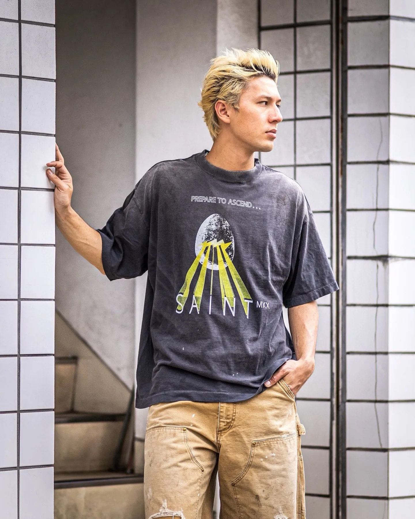 SAINT Mxxxxxx EGG SS TEE/BLK Broken egg shell/SAINT LOGO projection distressed retro short-sleeves Washed black S-XL Correct version Customized co-branded main mark/washed mark/cherub mark Tubular fabric Garment dyeing Rewashing water fading Destroying graffiti Simulating natural distressed effect Top-notch printing technology Washing treatment